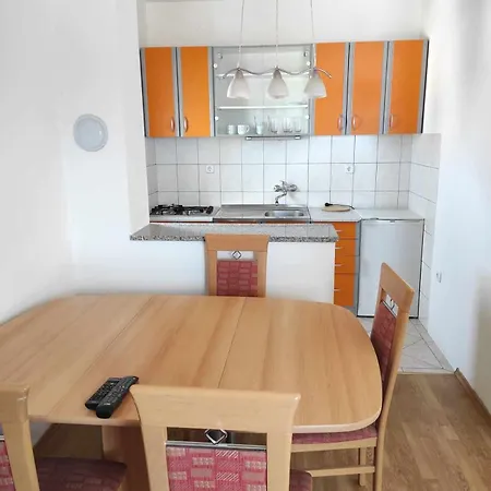 Ljuba Apartment *